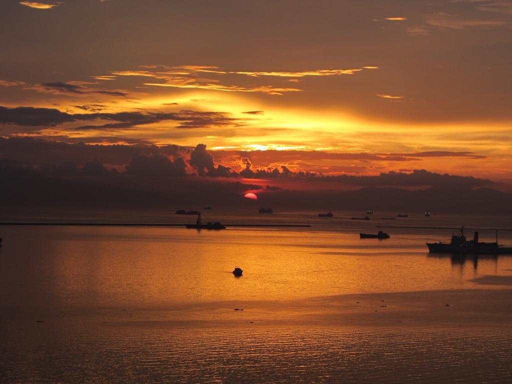 Baywatch Tower Hotel Manila Kültér fotó